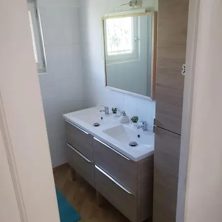 Petite Maison Climatisee A 2 Pas De La Mer Semesterbostad *